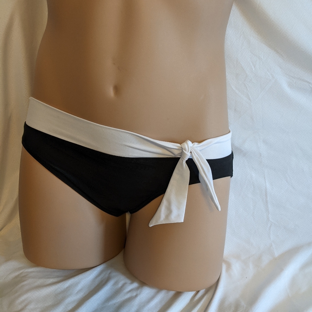 Baltex Women's Sz 14 Black & White Swimsuit Bottom